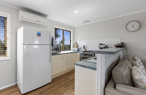 Moorowie House | Pukeko - Short walk to beach. Off peak special!