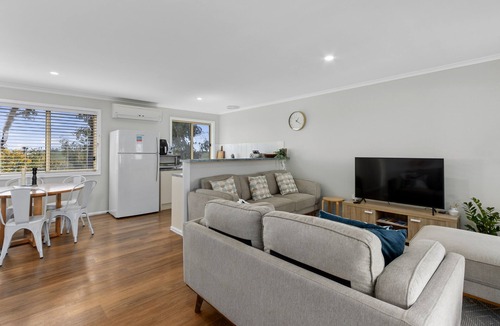 Moorowie House | Pukeko - Short walk to beach. Off peak special!