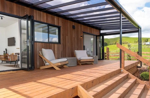 Waikato District Cottage | Puketutu Views