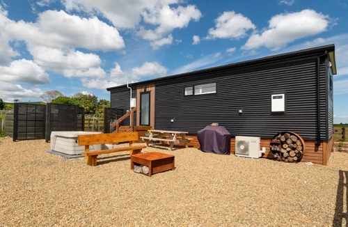 Waikato District Cottage | Puketutu Views