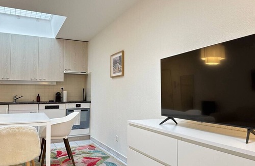 Seebach Apartment | Pulp Fiction Suite - Cosy One Bedroom Apartment