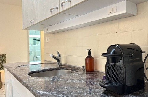 Seebach Apartment | Pulp Fiction Suite - Cosy One Bedroom Apartment