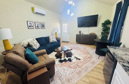 Camden House | Pumpkin SpicenCozy One bedroom house