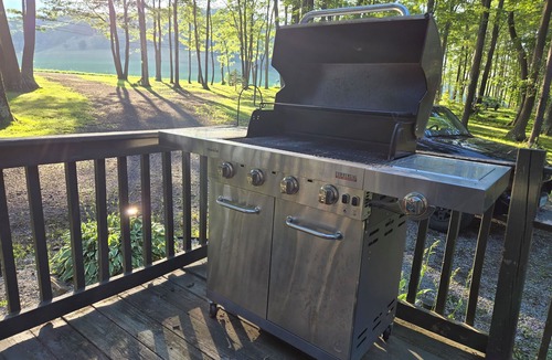 Friendsville House | Pup Paradise by Wisp & Deep Creek Lake- Firepit, Pool, Gym, King Bed, Dogs-ok