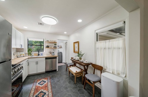 Sunrise Terrace House | Pure Comfort by the Expo; hot-tub, pets, families!
