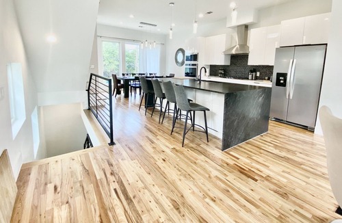 Old East Dallas House | Pure Luxury Down Feather Bedding 2700 Sqft w a Stunning Downtown View