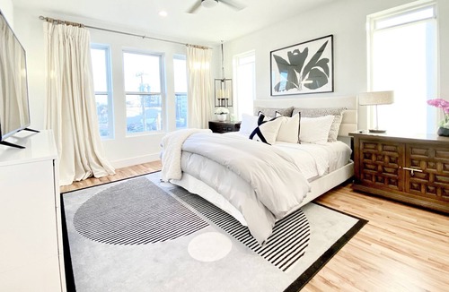 Old East Dallas House | Pure Luxury Down Feather Bedding 2700 Sqft w a Stunning Downtown View