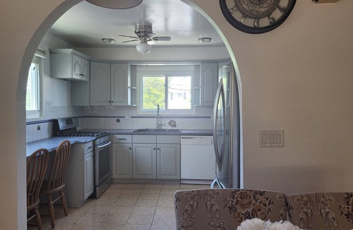 Northeast Yonkers House | PureHeart House, Spacious, 3bdrn30 MN from Manhattan. NYC