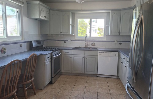 Northeast Yonkers House | PureHeart House, Spacious, 3bdrn30 MN from Manhattan. NYC