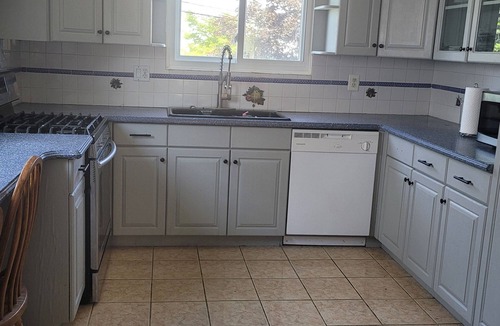 Northeast Yonkers House | PureHeart House, Spacious, 3bdrn30 MN from Manhattan. NYC
