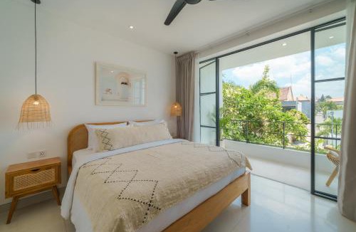 Berawa Villa | Puri Senang - Modern 4BR Pool Villa , Central Berawa , 6 min to Beach & Finns