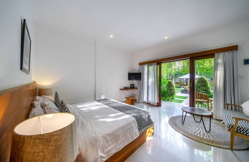 Batubelig Hotel | Puri Uma Ratu - Deluxe Room 03A