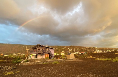 Captain Cook House | Purple House in Paradise