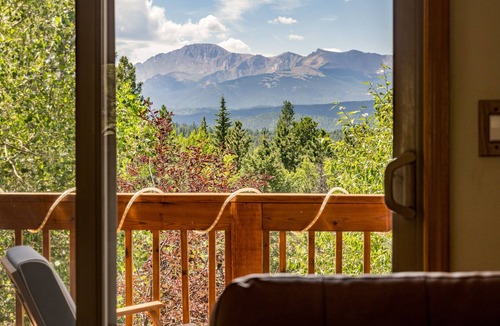 Woodland Park Ski Chalet | Purple Mountain Chalet - Hot Tub! - Views! - Playground! - Gameroom!