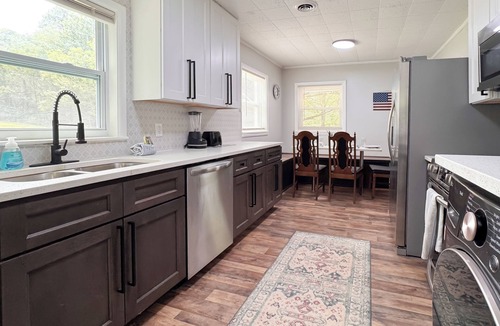 Sylva House | Purple Mountain Hideaway in Sylva is the perfect mountain getaway!