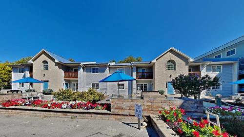 Put-in-Bay House | Put-in-Bay Poolview Condo #5