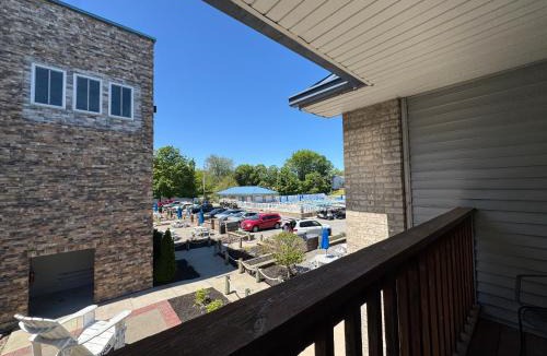Put-in-Bay House | Put-in-Bay Poolview Condo #5