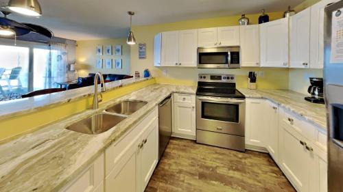 Put-in-Bay House | Put-in-Bay Waterfront Condo #106