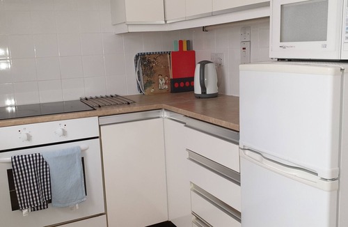 Thamesfield Apartment | Putney, Bright 1 bedroom flat on the river.