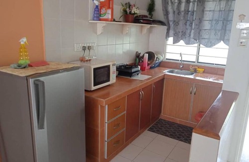 Taman Haji Zainal Apartment | Putri homestay Pd seaview