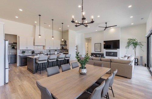 St. George House | Putting Green & Private Hot Tub - Pet Friendly 3BR