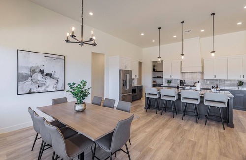 St. George House | Putting Green & Private Hot Tub - Pet Friendly 3BR
