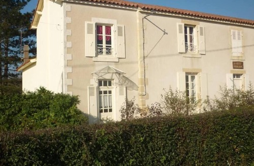 Puy-de-Serre House | Puy De Serre:House for 6 near MERVENT