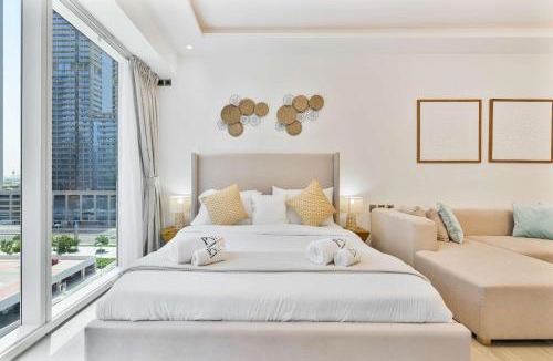 Jumeirah Lake Towers Apartment | PVH - Chic Furnished Studio in JLT - Me Do Re