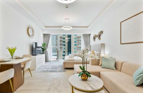 Jumeirah Lake Towers Apartment | PVH - Chic Furnished Studio in JLT - Me Do Re