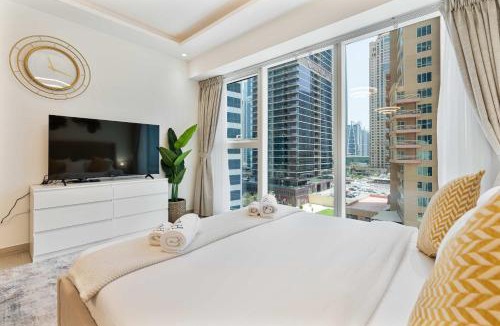 Jumeirah Lake Towers Apartment | PVH - Chic Furnished Studio in JLT - Me Do Re