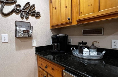 Murphy Cabin | Pvt Mountain log Cabin with Views, Hot tub, pet friendly, central location