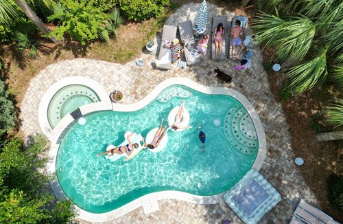 North Litchfield Beach House | Pvt Pool & hot tub, huge backyard, 12beds, Sleeps18, 2 dens, chef kitchen!