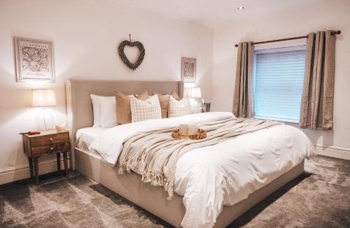 Rogerstone House | Pye Corner Cottage, by Solace Stays