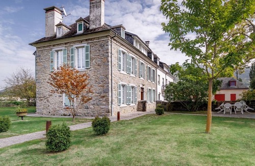 Lau-Balagnas Apartment | Pyrénées Cottage with Mountain View, Private Terrace, and Wi-Fi – Top-Rated Accommodation