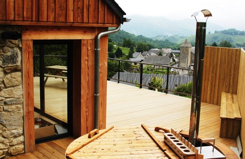 Omex House | Pyrenean barn of charm.