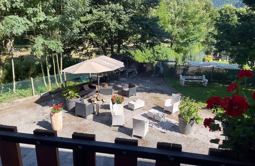 Saint-Beat Apartment | Pyrenees Panorama - Garonne River Apartment with Balcony