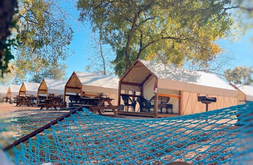 Prairie Lea Cabin | #Q Son's Blue River Camp - Glamping Cabin w/2 Queen Beds