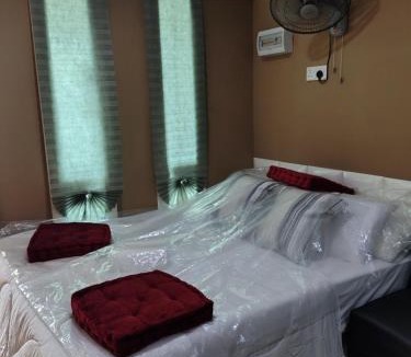 Asam Kumbang Hotel | QALSHARYNA CHALET inn