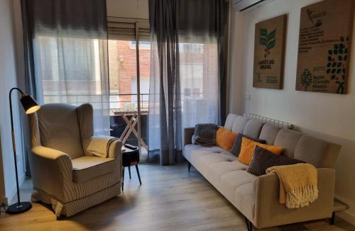 Poble Nou Apartment | QEhome - confort, parking y cargador EV en el centro de Manresa