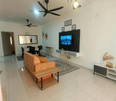 Kampung Jelatang House | Qmal Homestay