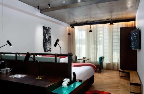 Melbourne Central Business District Hotel | QT Melbourne