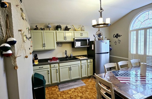 Level Plains House | Quacking Pines is a great clean and spacious place :)