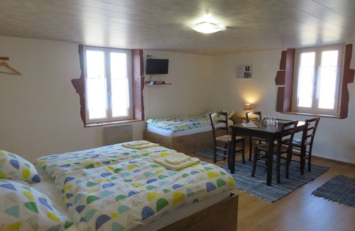 Anjeux Bed & Breakfast | Quad room-Standard-Ensuite-Doubs