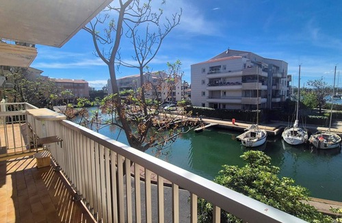 Le Port Apartment | Quai 12- 4Person apartment-marina view