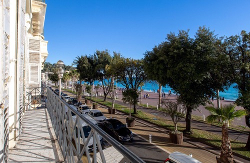 Old Town Apartment | QUAI PROMENADE – New Seafront Balcony Air Conditioning