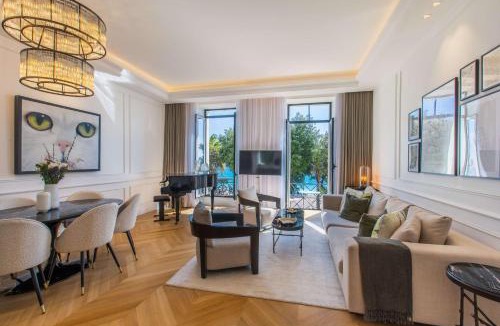 Old Town Apartment | QUAI PROMENADE New Seafront Balcony Air Conditioning