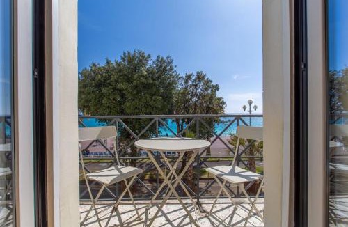 Old Town Apartment | QUAI PROMENADE New Seafront Balcony Air Conditioning