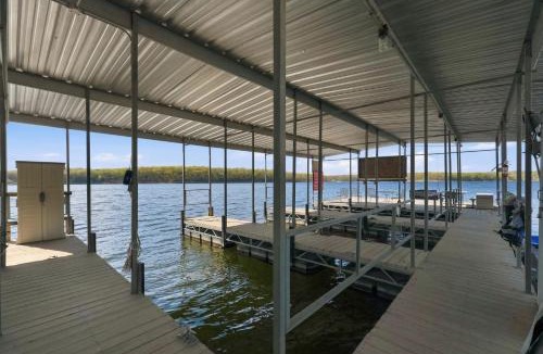 Shell Knob Apartment | Quail Cove 1 - Lakefront Studio Boat Slip