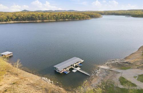 Shell Knob Apartment | Quail Cove Pine Premium Lakefront Condo Boatslip