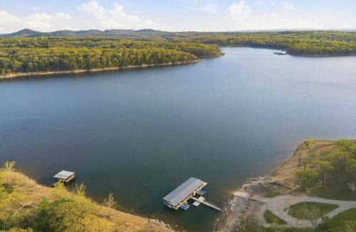 Shell Knob Apartment | Quail Cove Pine Premium Lakefront Condo Boatslip